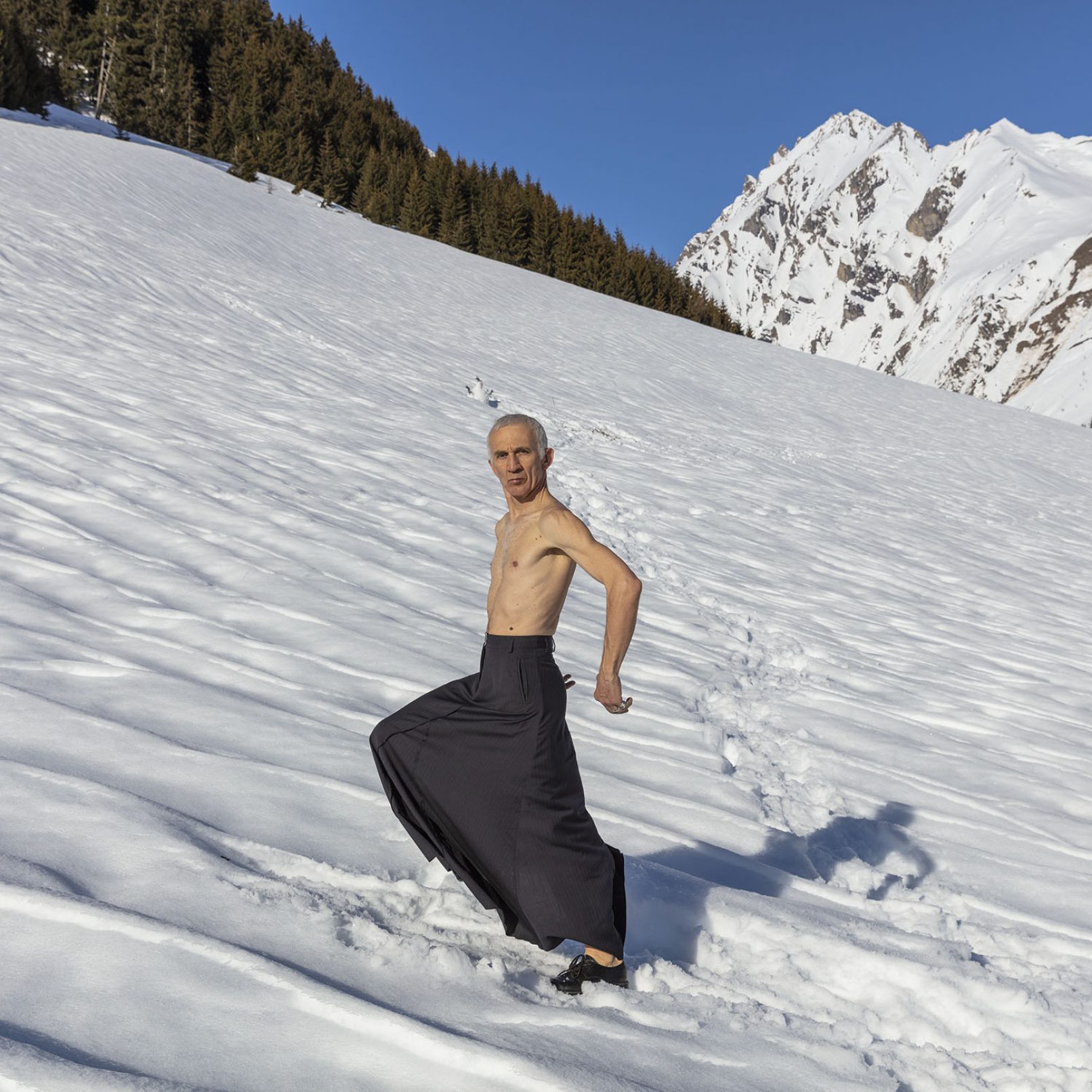 Homme, autoportrait, Francois, Delebecque, jupe, noire, neige,montagne, Aime, La Plagne, man, selfportrait, skirt,black, snow, mountain, spain, matador